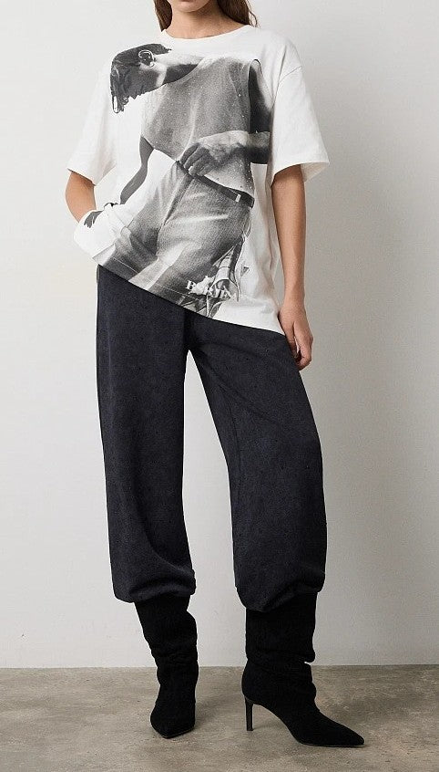 Camiseta manga corta oversize.