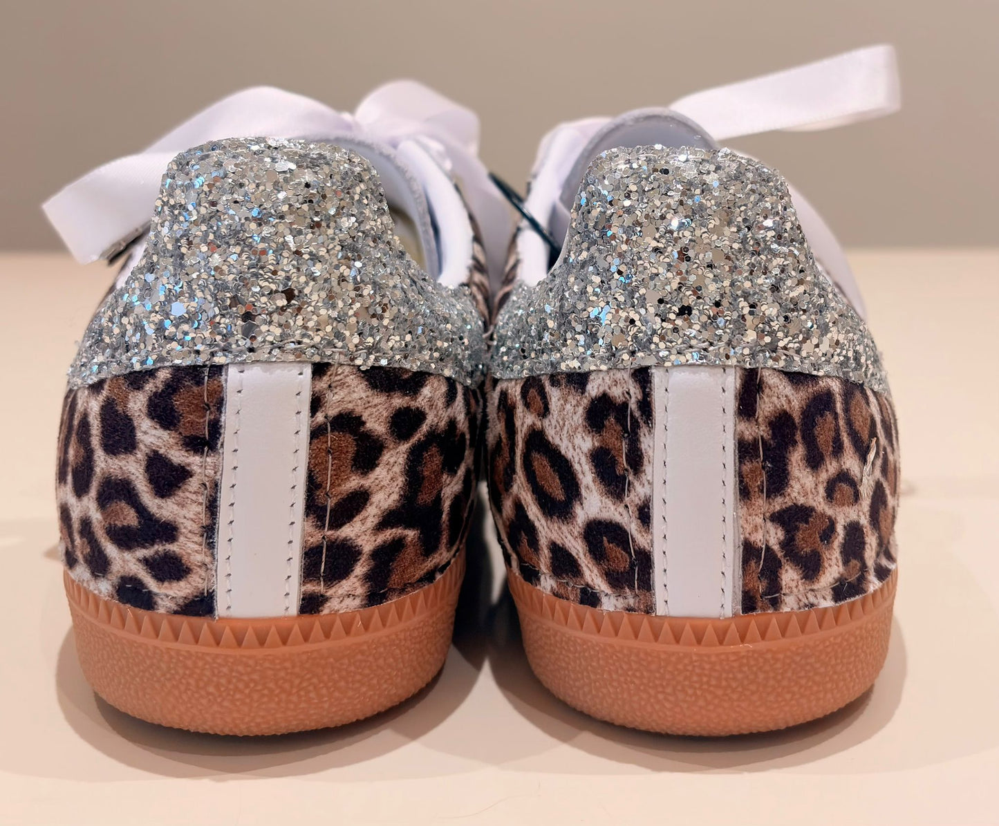 Adidas Samba Leopardo.