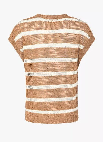 Camiseta calada.