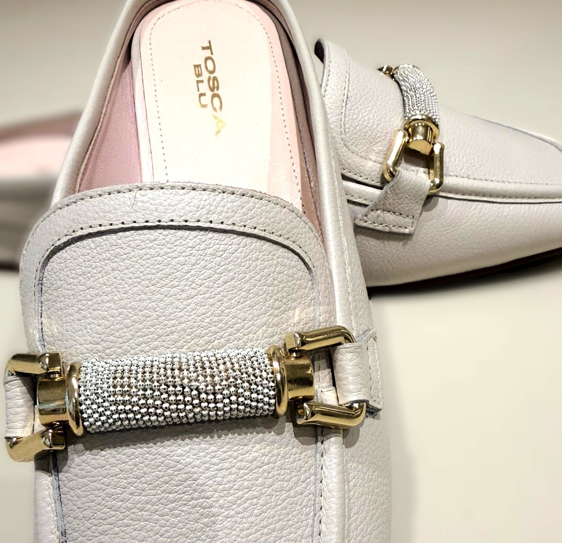 Mocasín beige.