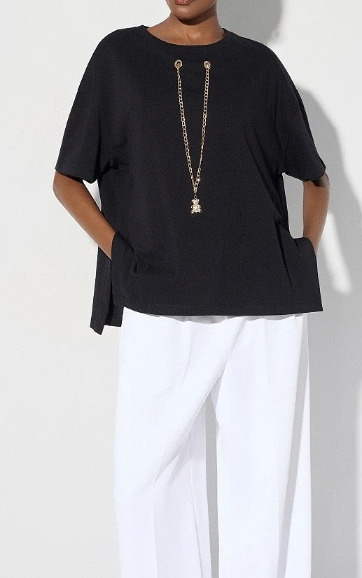 Camiseta con conlgante.