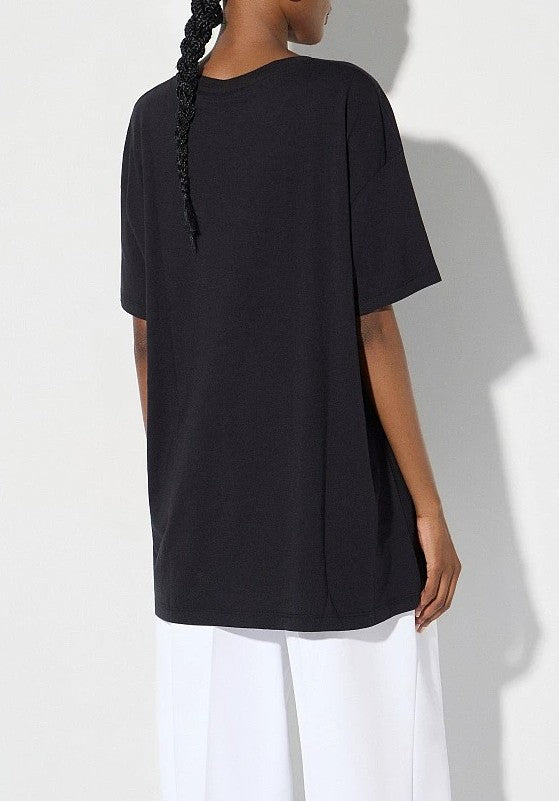 Camiseta con conlgante.