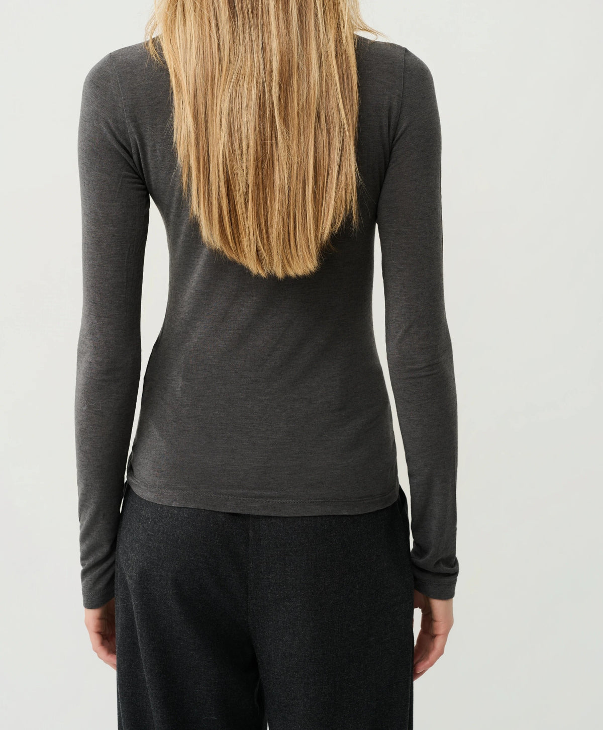 Blusa cuello alto.