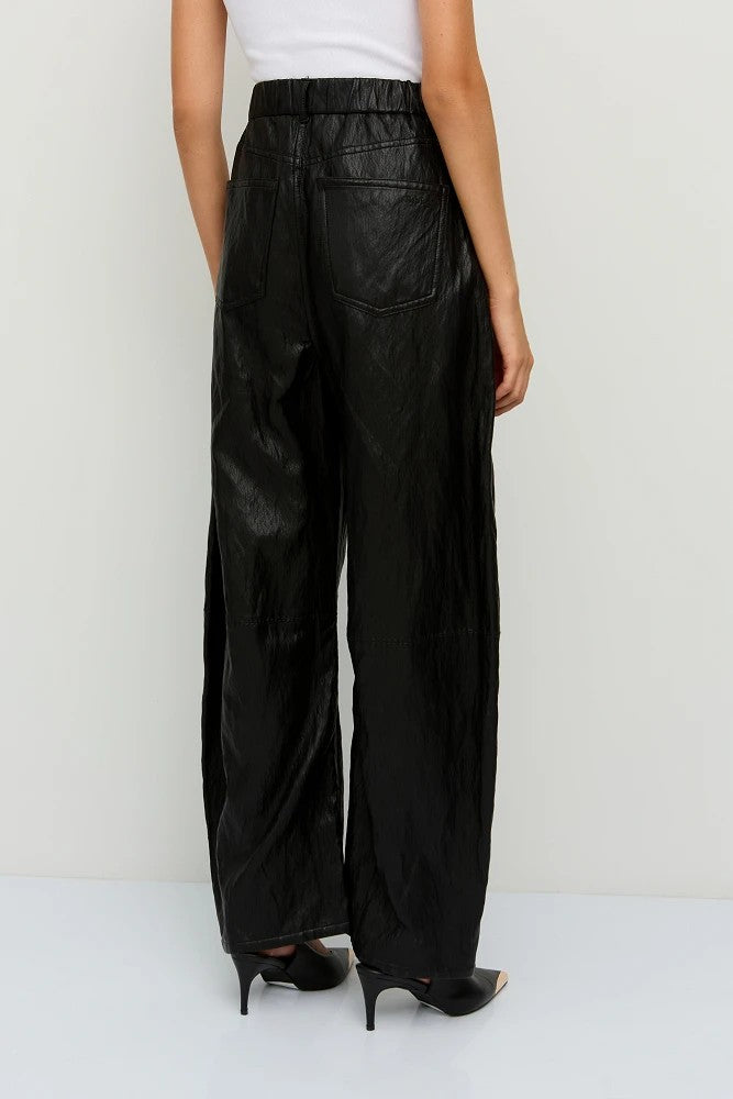 Pantalón efecto piel