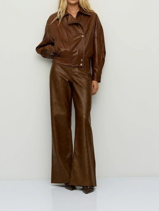 Pantalón marrón efecto piel