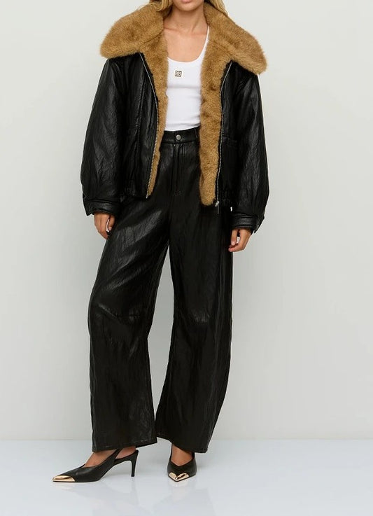 Chaqueta bomber efecto piel.