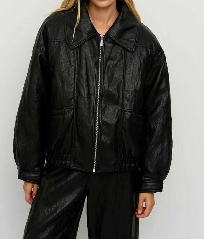 Chaqueta bomber efecto piel.