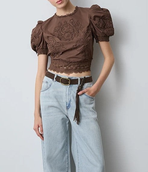 Blusa encaje marrón.