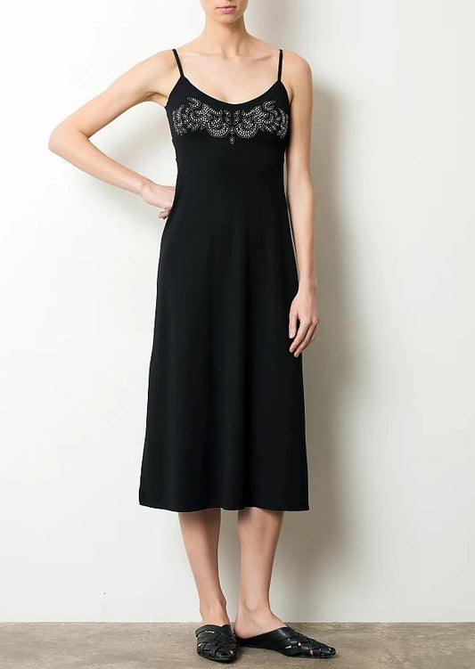 Vestido negro tirantes.