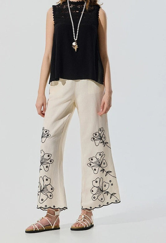 Pantalón largo beige.