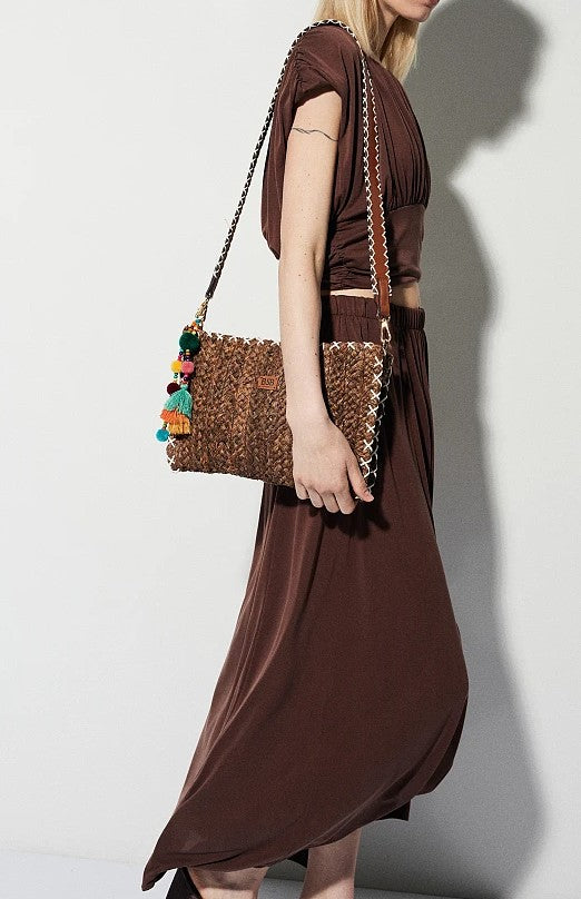 Bolso bandolera marrón.
