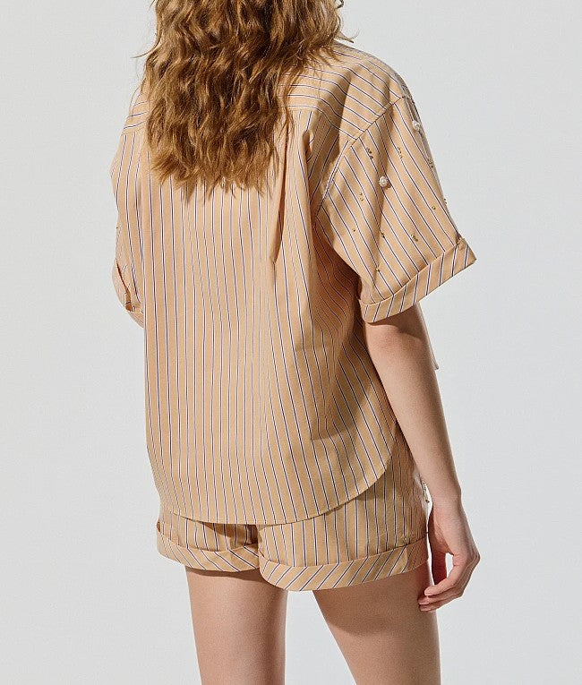 Camisa manga corta.