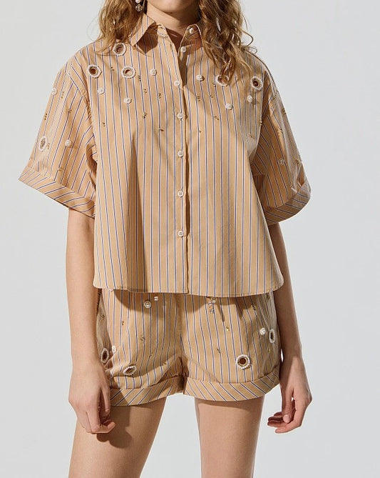 Camisa manga corta.
