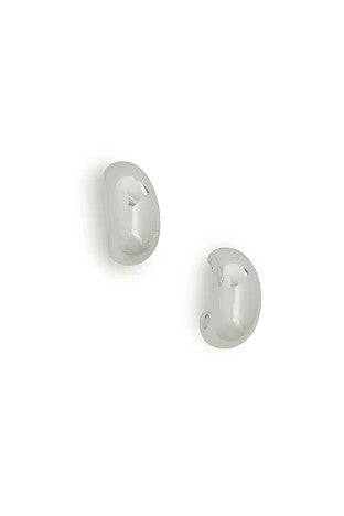 Pendientes plateados.