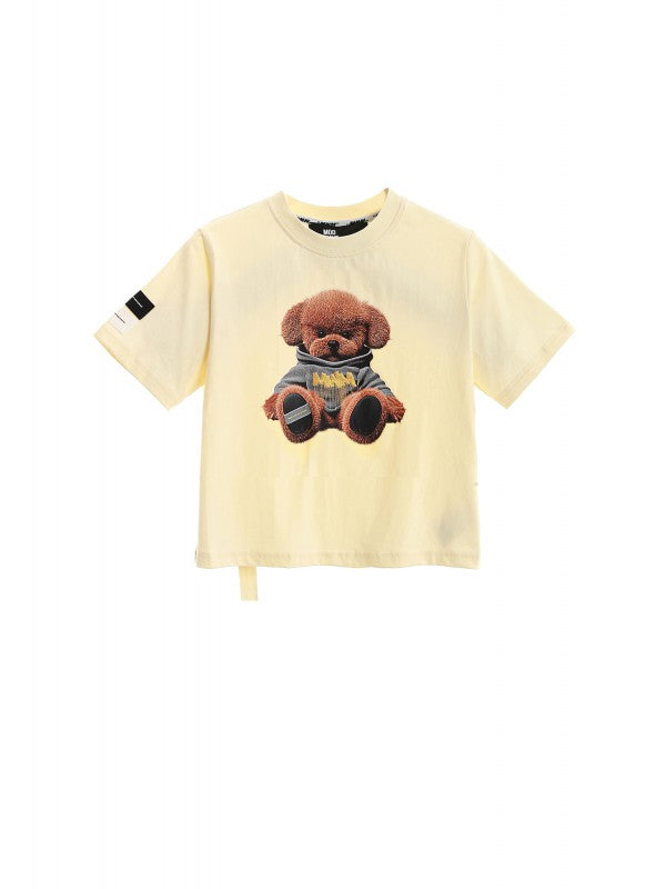 Camiseta amarilla manga corta.