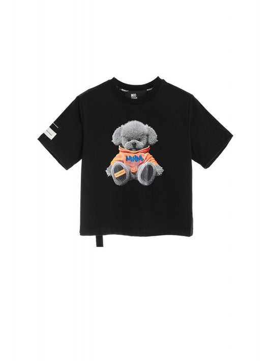 Camiseta negra manga corta.