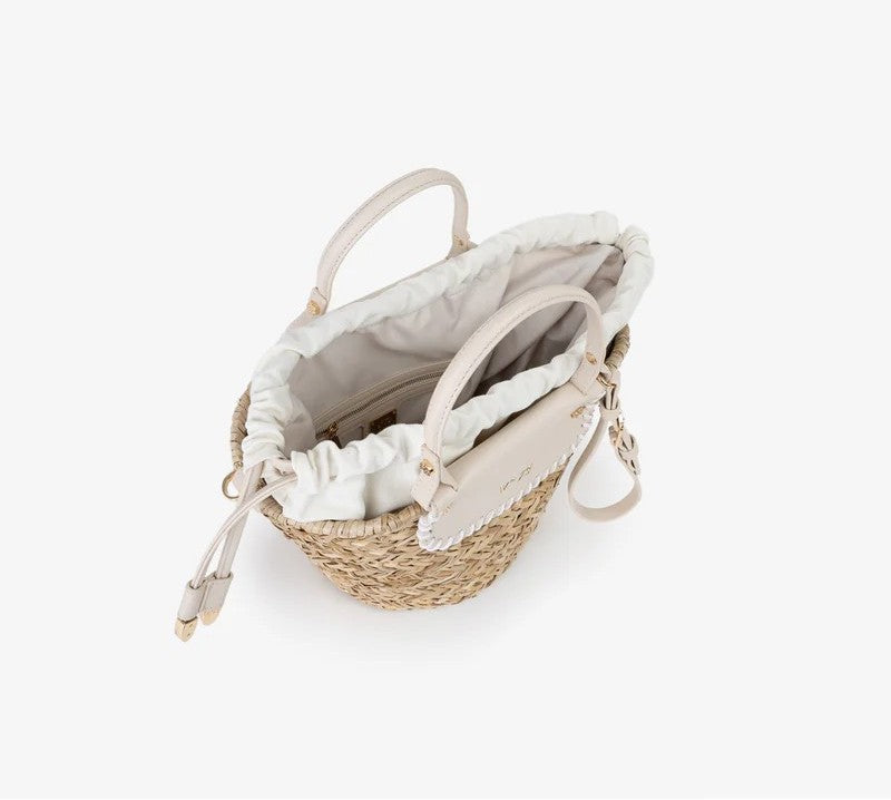 Bolso de rafia detalles beige.