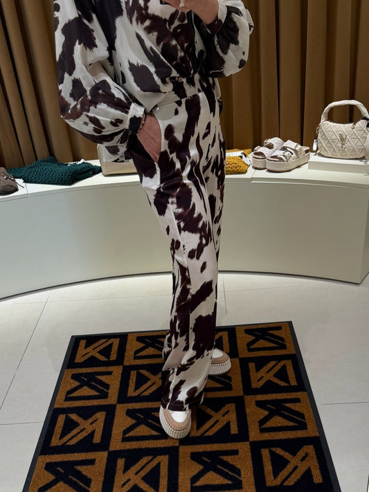 Pantalón largo estampado.