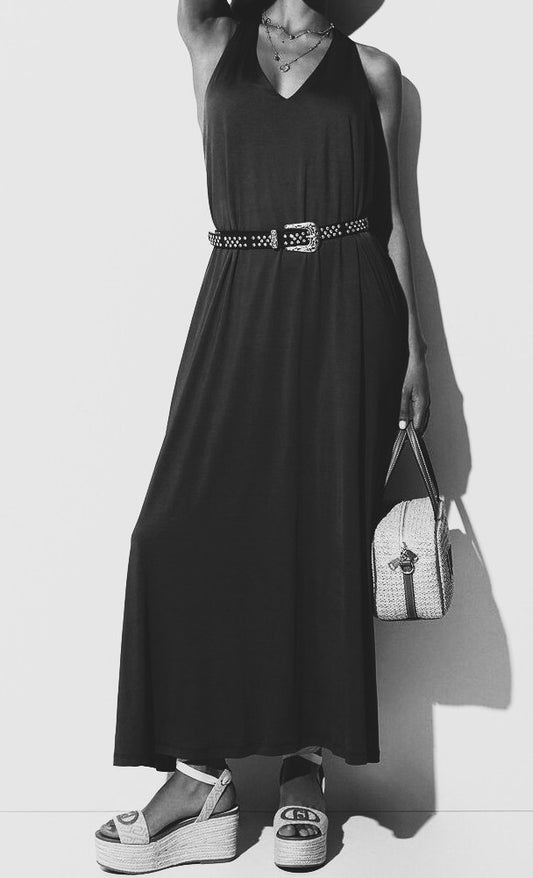 Vestido de punto negro.