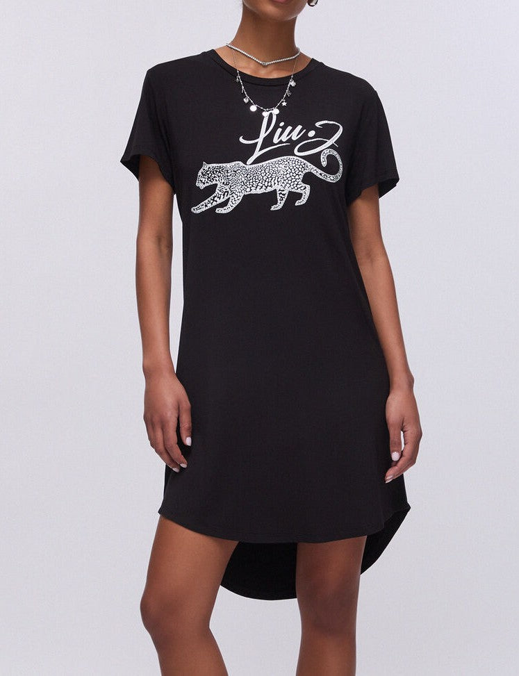Vestido manga corta negro.