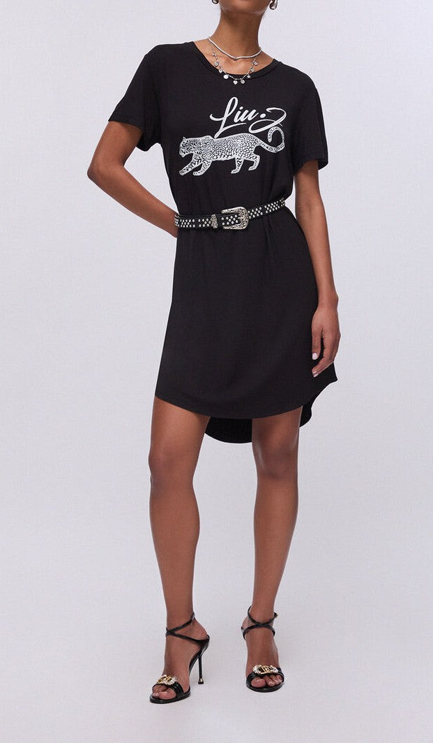 Vestido manga corta negro.
