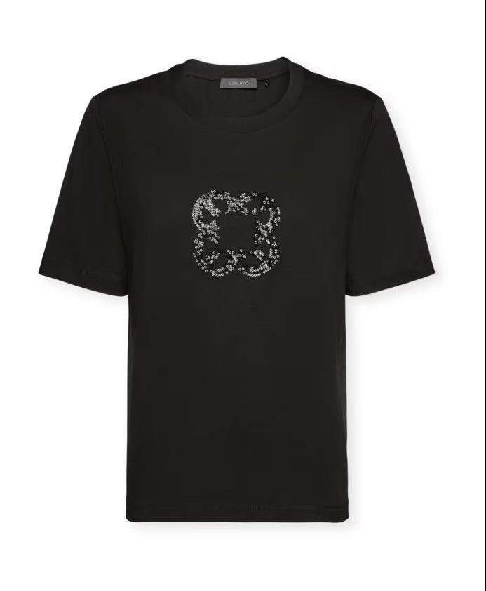 Camiseta manga corta negra.