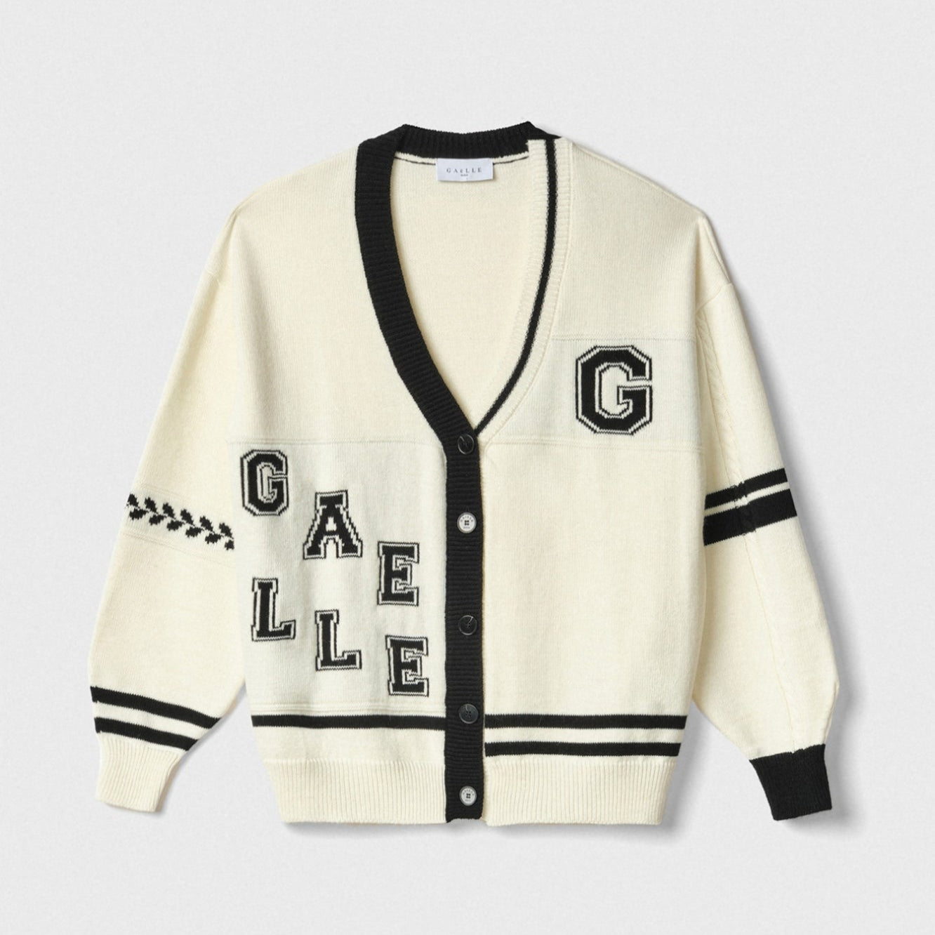 Cardigan blanca y negra con botones