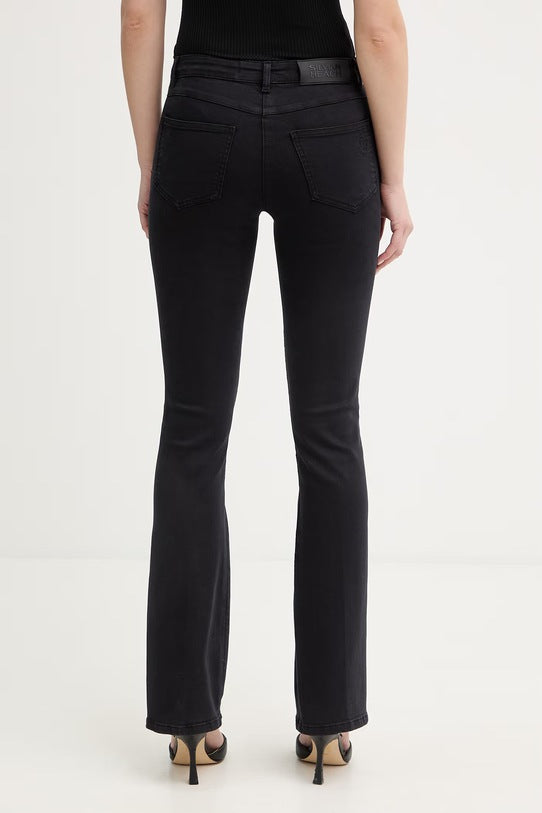 Pantalón tejano negro.
