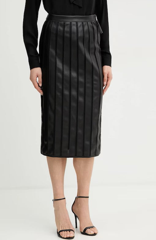Falda midi negra.