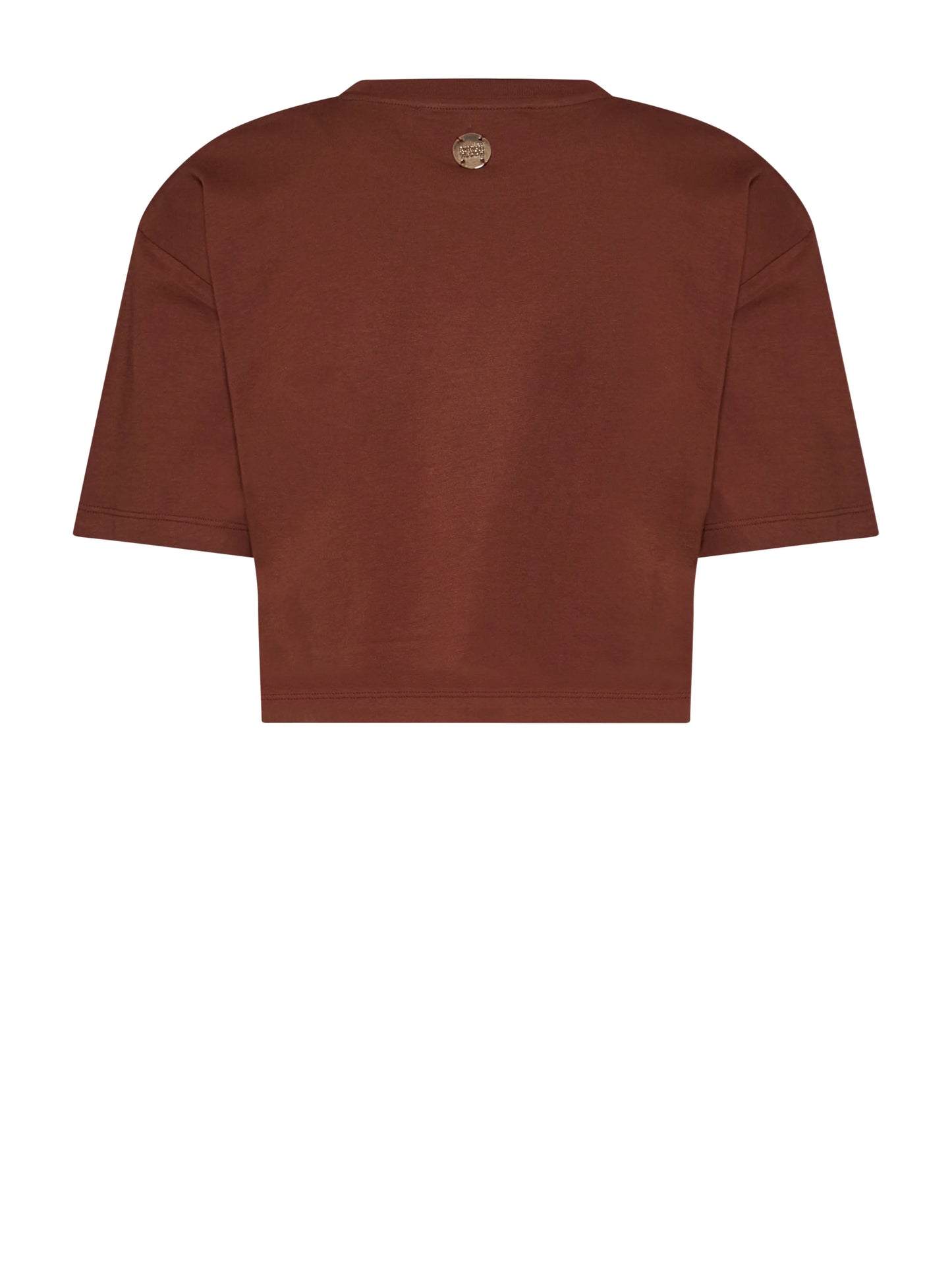 Camiseta corta marrón.