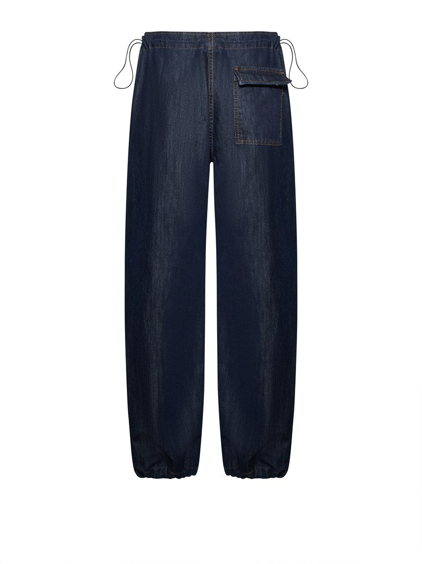 Pantalón tejano largo.