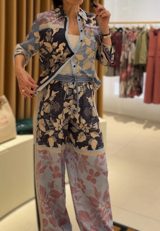 Camisa manga larga estampada.