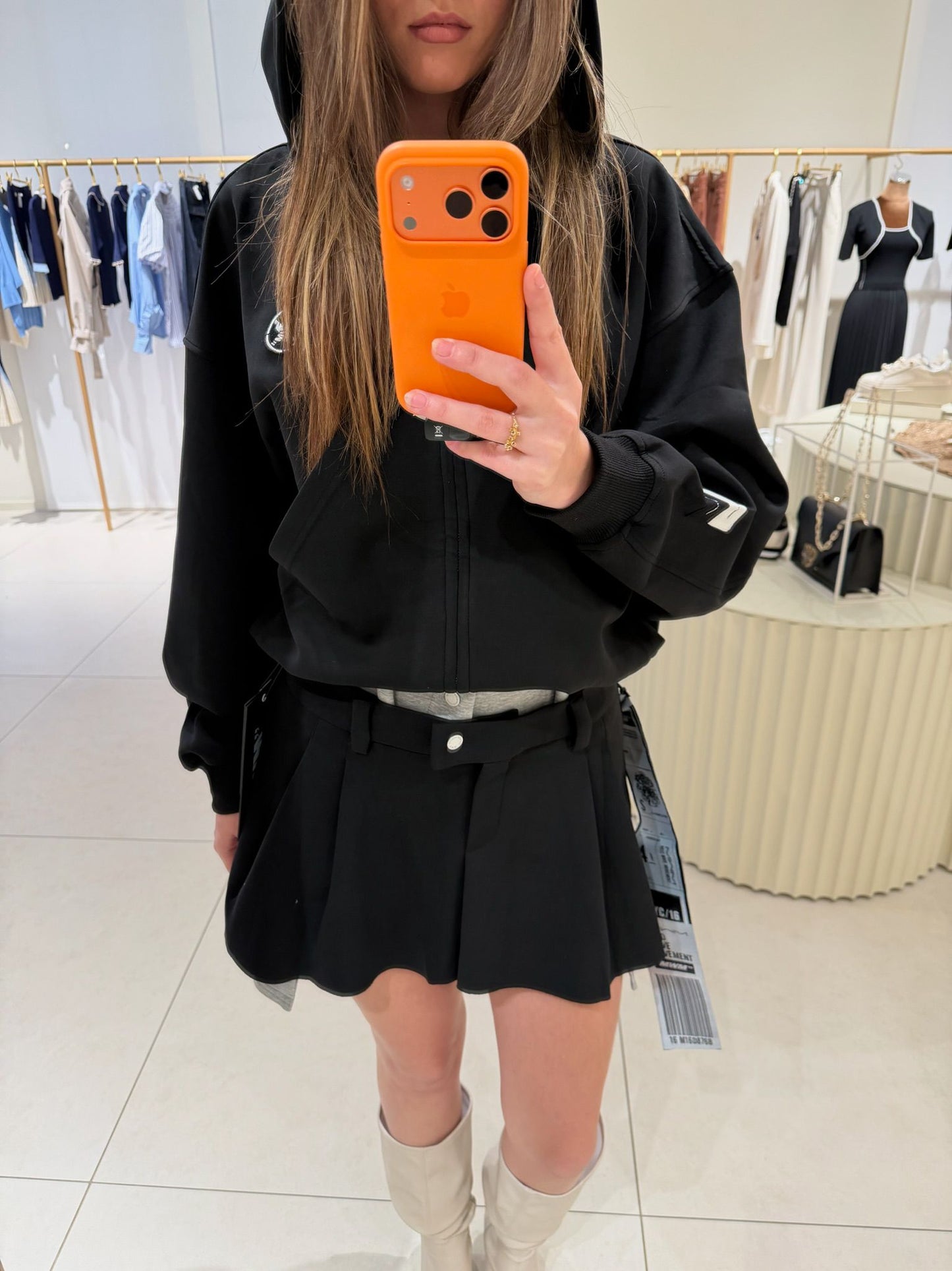 Falda/ pantalón negro y gris.