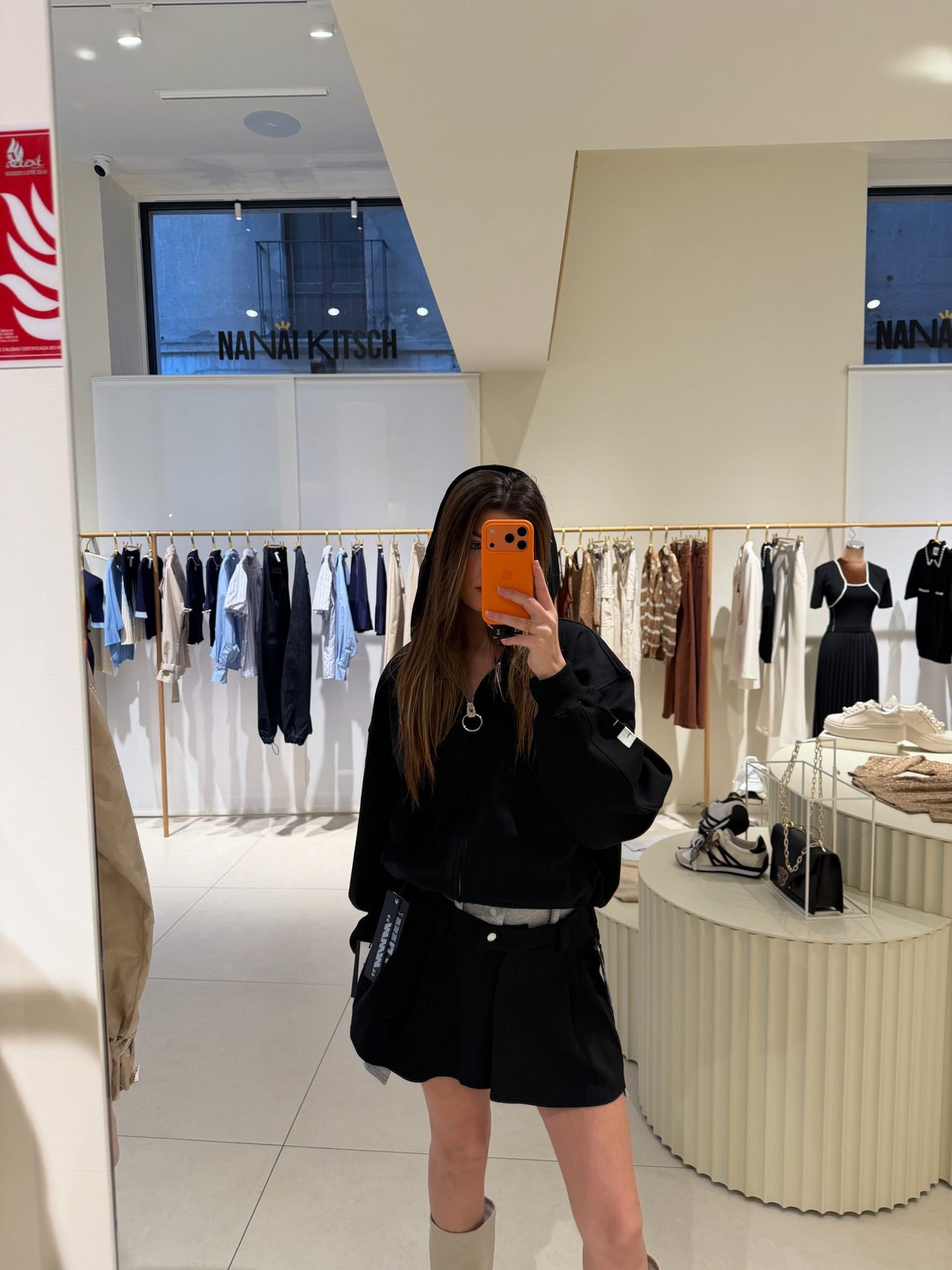 Falda/ pantalón negro y gris.
