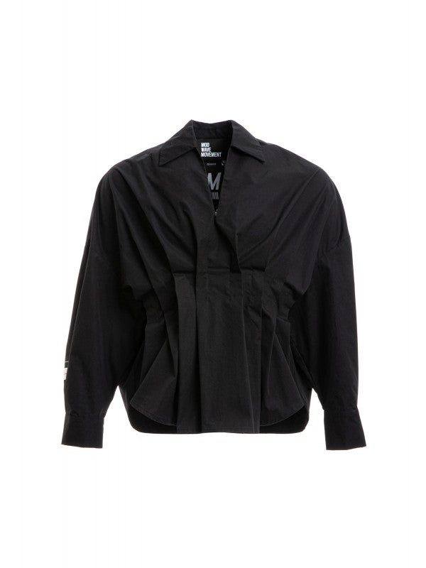 Camisa manga larga negra.