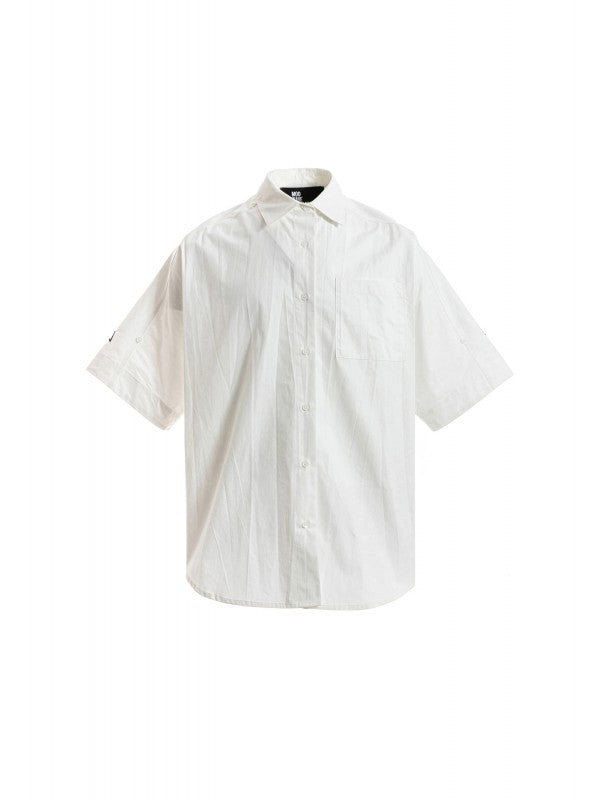 Camisa blanca manga corta.