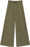 Pantalón largo verde brillo.