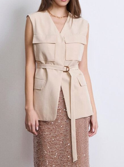 Chaleco beige.