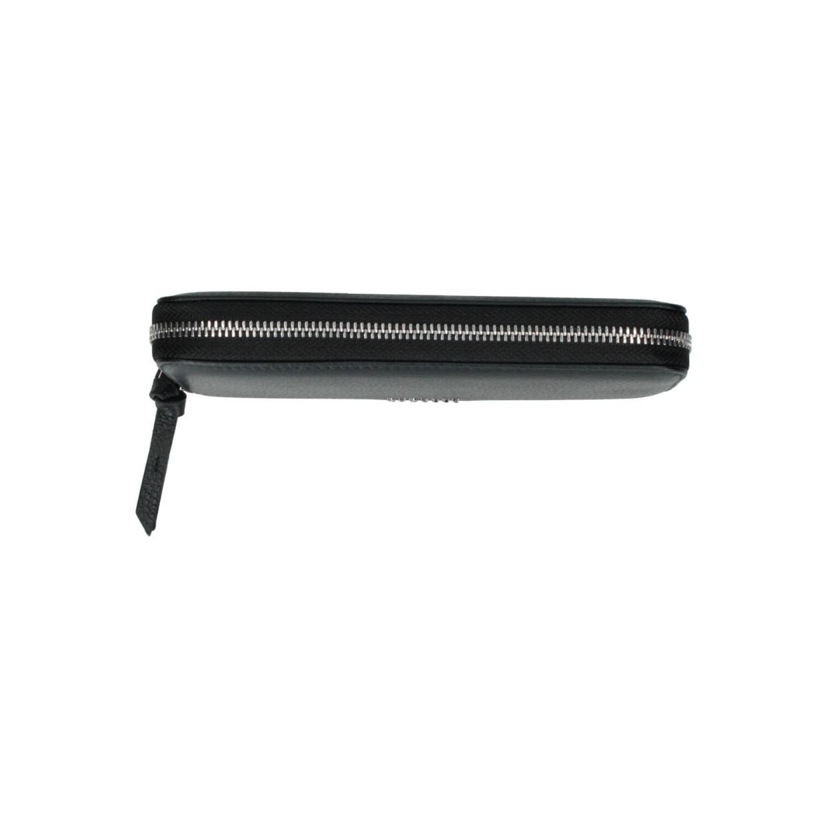 Cartera negra de piel.