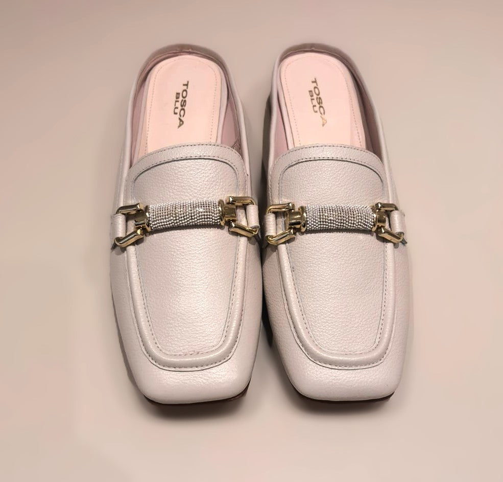 Mocasín beige.