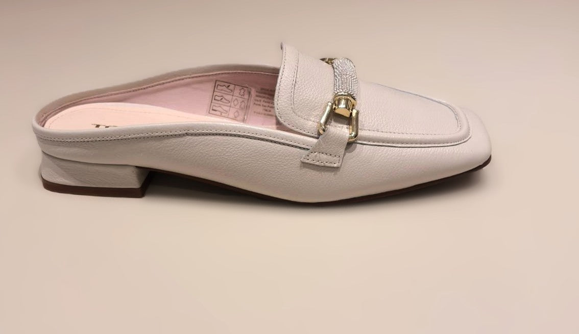Mocasín beige.