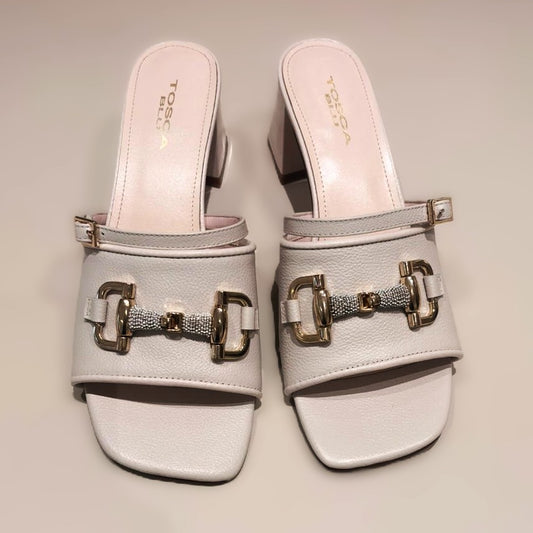 Sandalias tacón beige.