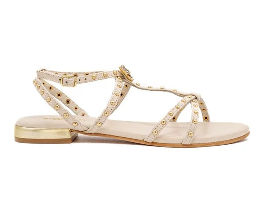 Sandalias color crema.