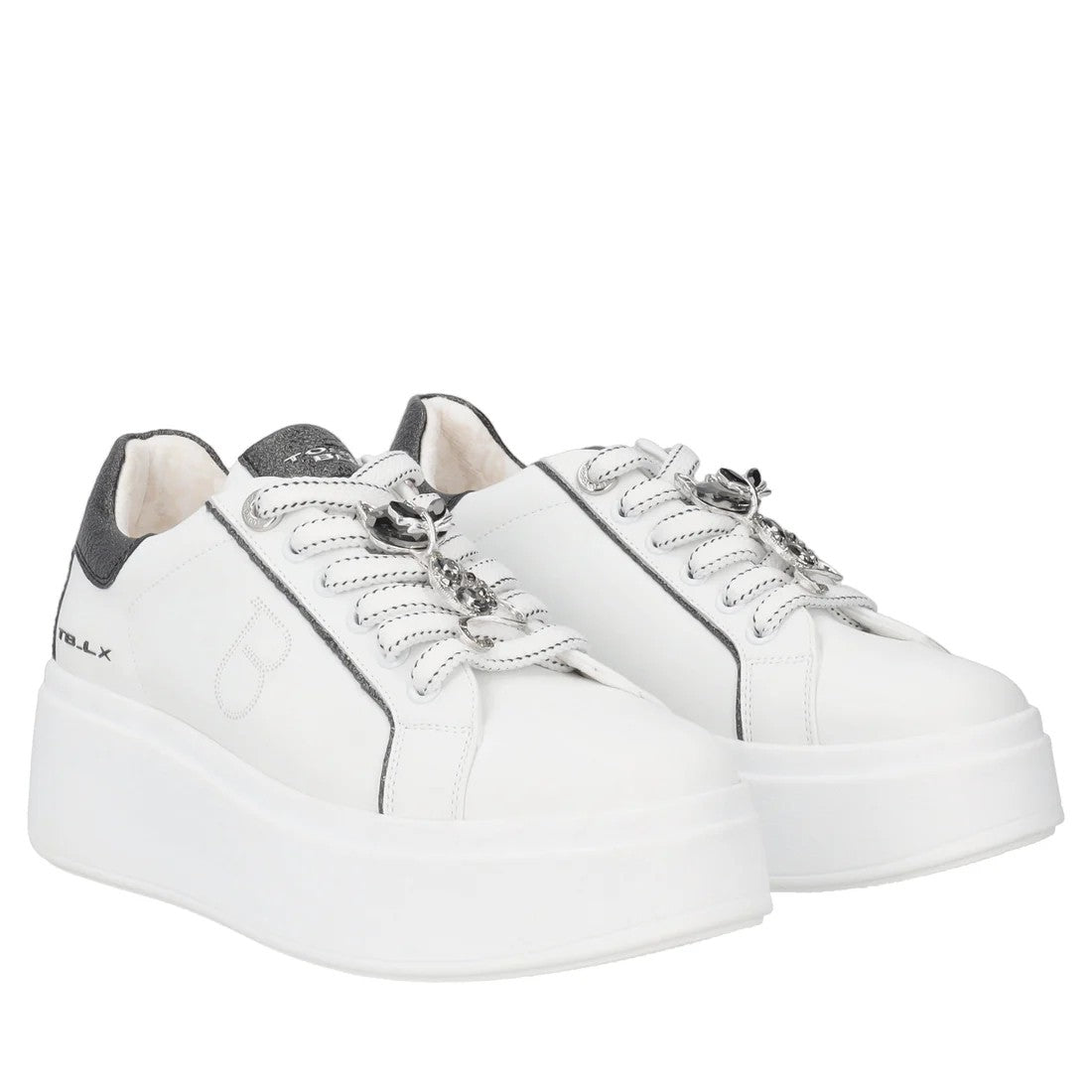 Bambas blancas con plataforma.