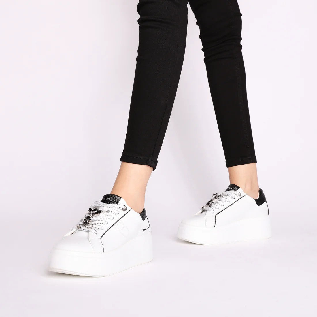 Bambas blancas con plataforma.