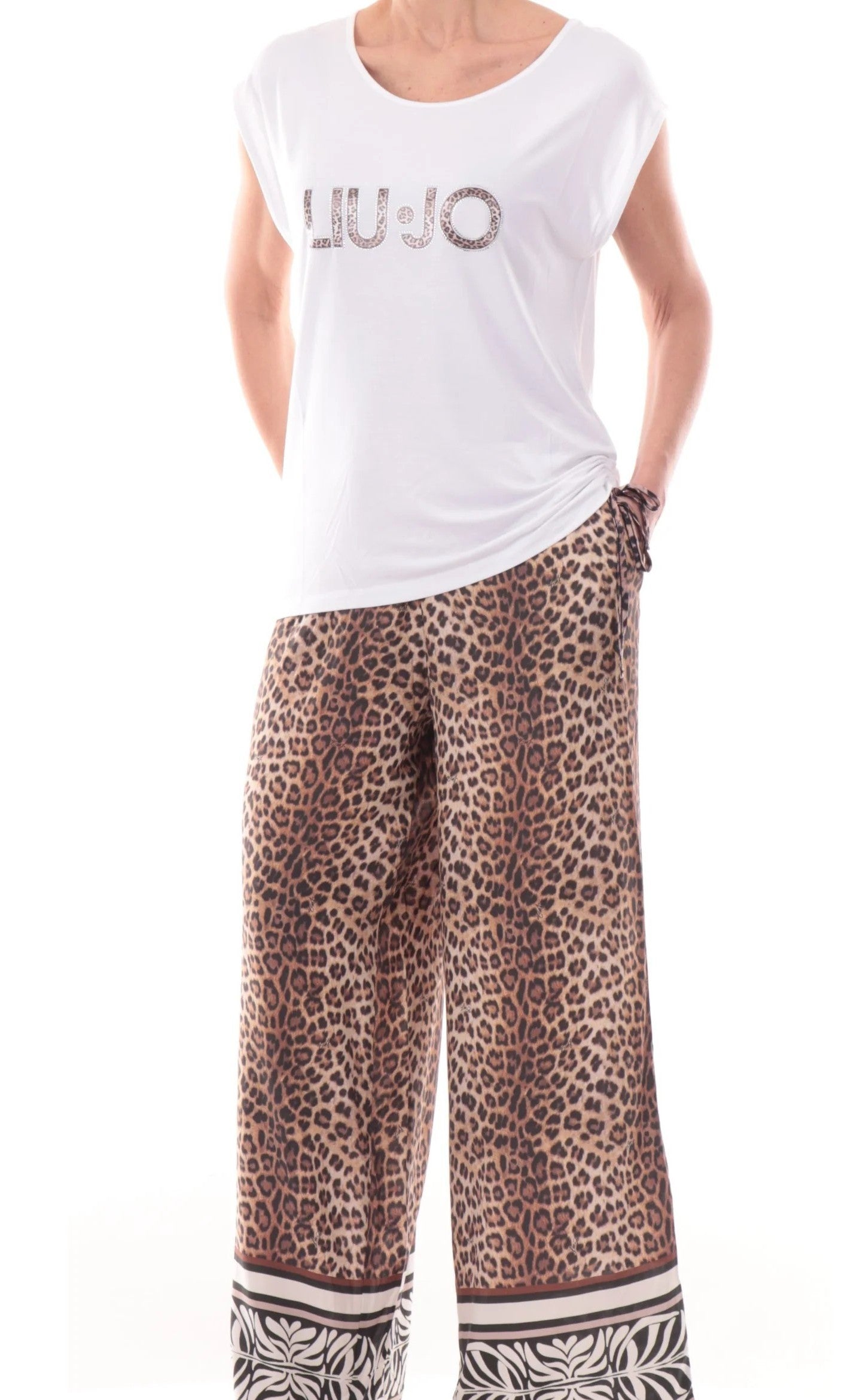 Camiseta blanca.