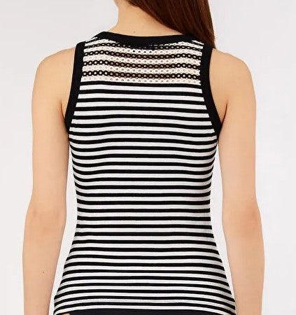 Camiseta sin mangas.