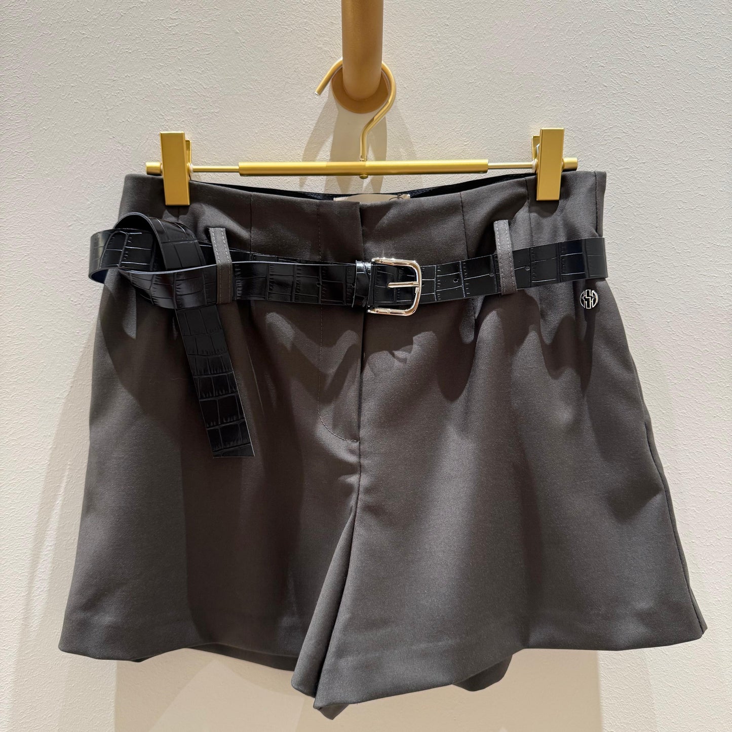 Pantalón corto verde con cinturón