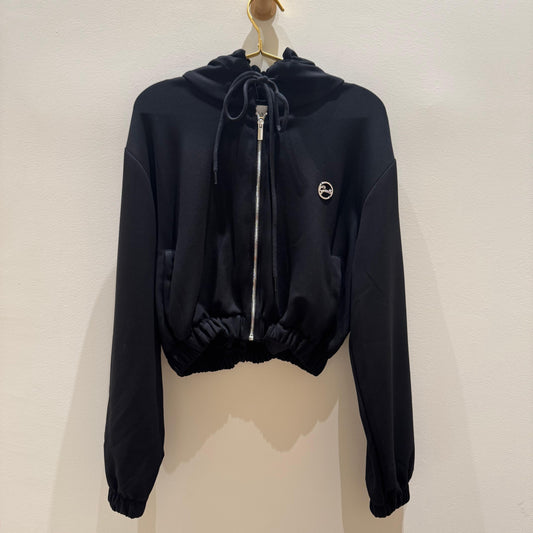 Sudadera crop negra con cremallera