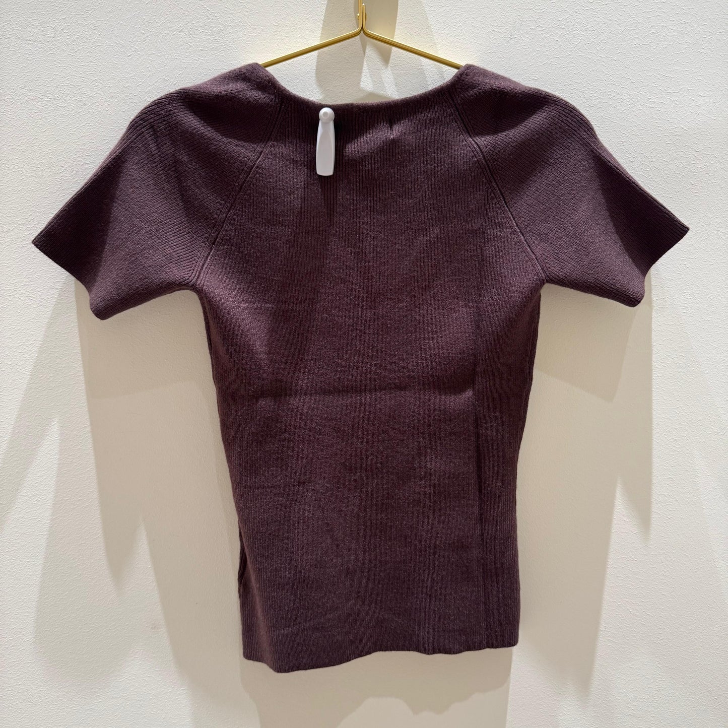 Top marrón con escote corazón